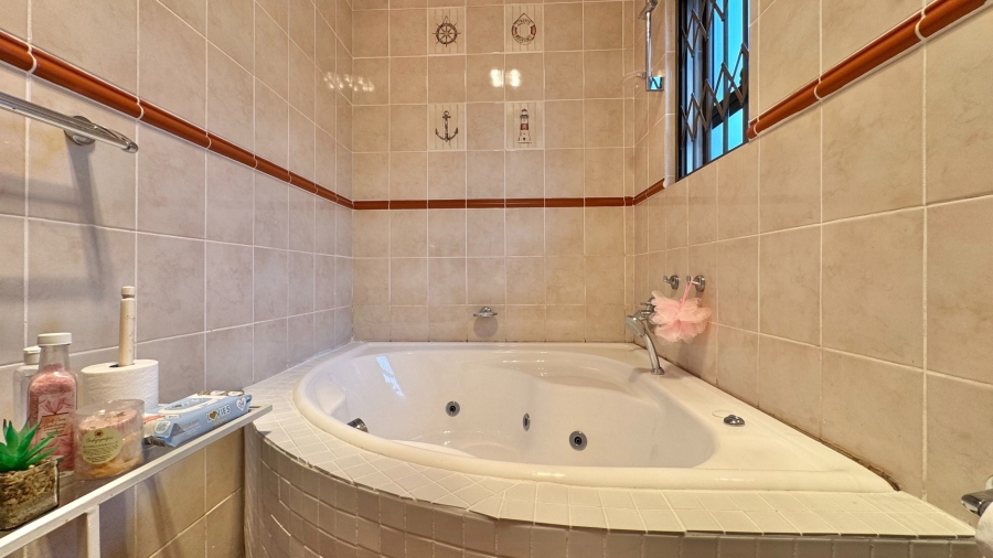 5 Bedroom Property for Sale in Lochnerhof Western Cape